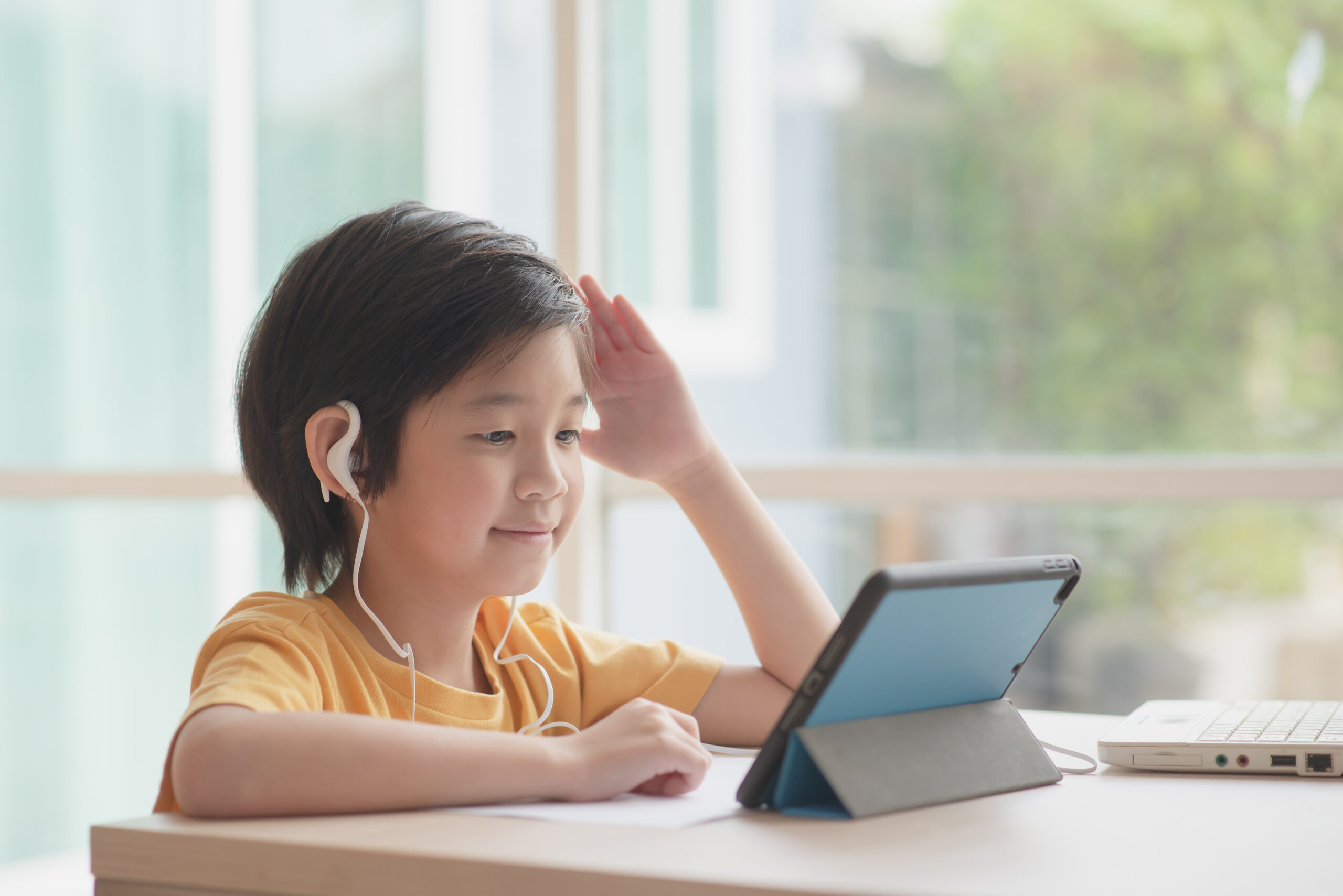 Cute,Asian,Child,Learning,Class,Study,Online,With,Video,Call