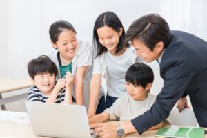 Elementary,School,Children,And,Teachers,Actively,Learning,In,Group,Learning
